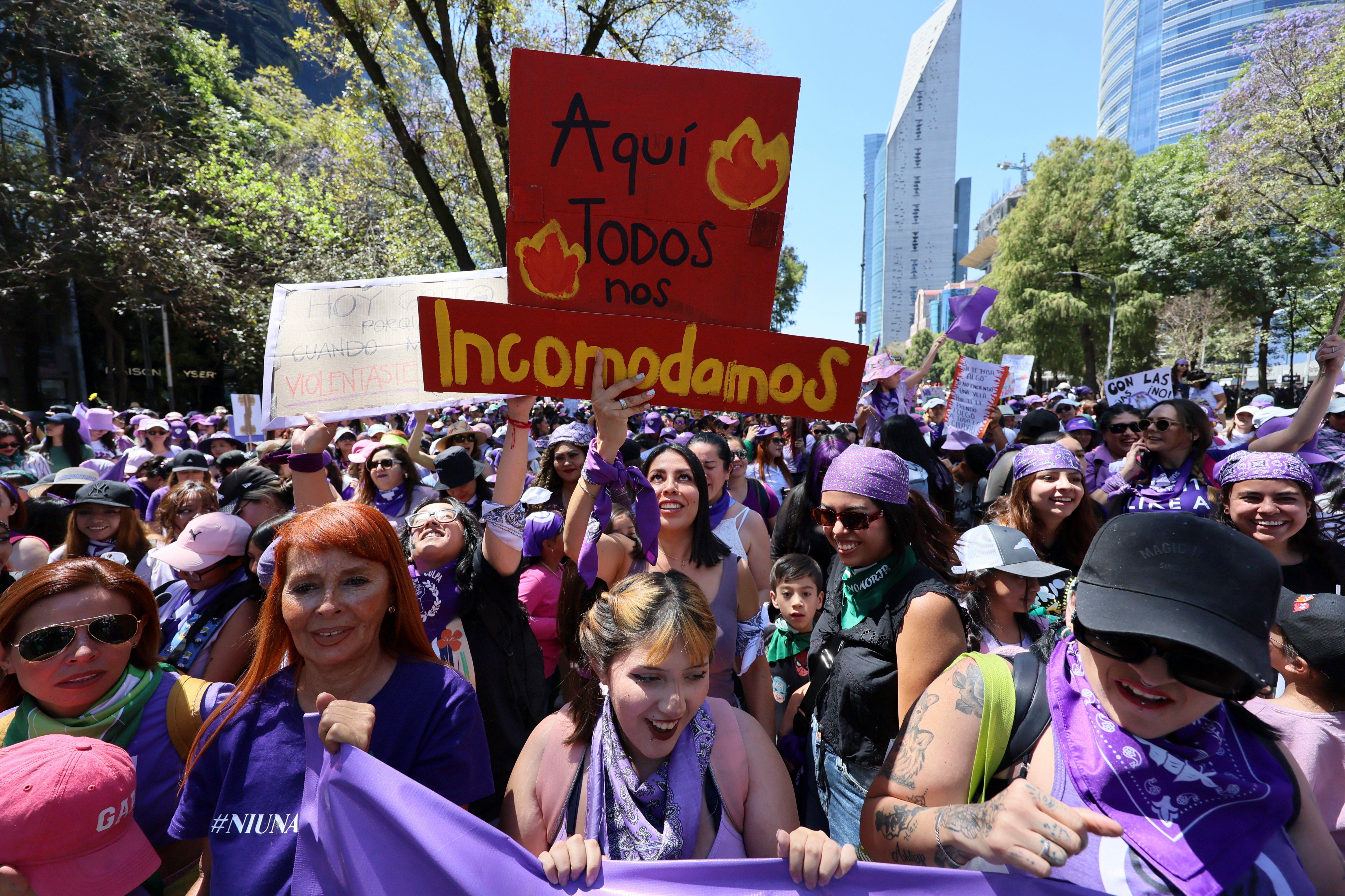 Las mujeres marchan en todo Latinoamérica para exigir un alto a la violencia y reclamar sus derechos