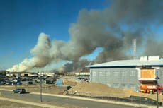 Incendio de matorrales provocado por el viento en Long Island, Nueva York, contenido al 50%