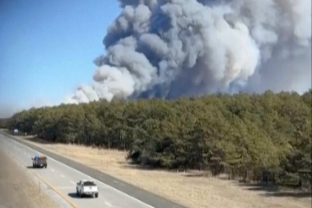 NUEVA YORK-INCENDIO MATORRALES