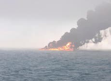 Choque de petrolero y carguero frente a costas de Inglaterra vierte combustible al mar