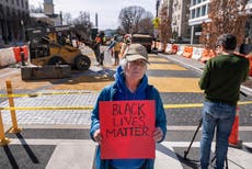 D.C. comienza a retirar el "Black Lives Matter" cerca de la Casa Blanca