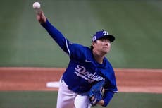 Yamamoto lanza cinco entradas, Ohtani conecta doble y Dodgers se preparan para su estreno en Japón