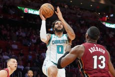 Hornets remontan y vencen 105-102 al Heat, que desperdicia otra ventaja de 17 puntos