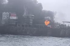 Reino Unido se prepara para el impacto ambiental mientras barcos accidentados arden en mar del Norte