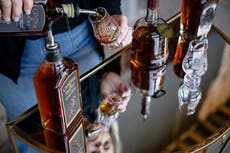 Productores de bourbon de Kentucky temen sufrir "daños colaterales" en guerra comercial de Trump