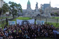 Milei defiende accionar de la policía argentina en reciente protesta que dejó un fotógrafo muy grave