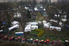 Multitudes se congregan en Belgrado para una protesta contra el presidente y el gobierno de Serbia