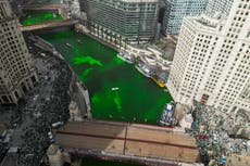 Chicago tiñe su río de verde brillante al iniciar las celebraciones del Día de San Patricio