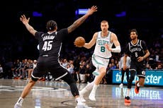 Porzingis anota 24 en su regreso y ayuda a Celtics a vencer 115-113 a Nets
