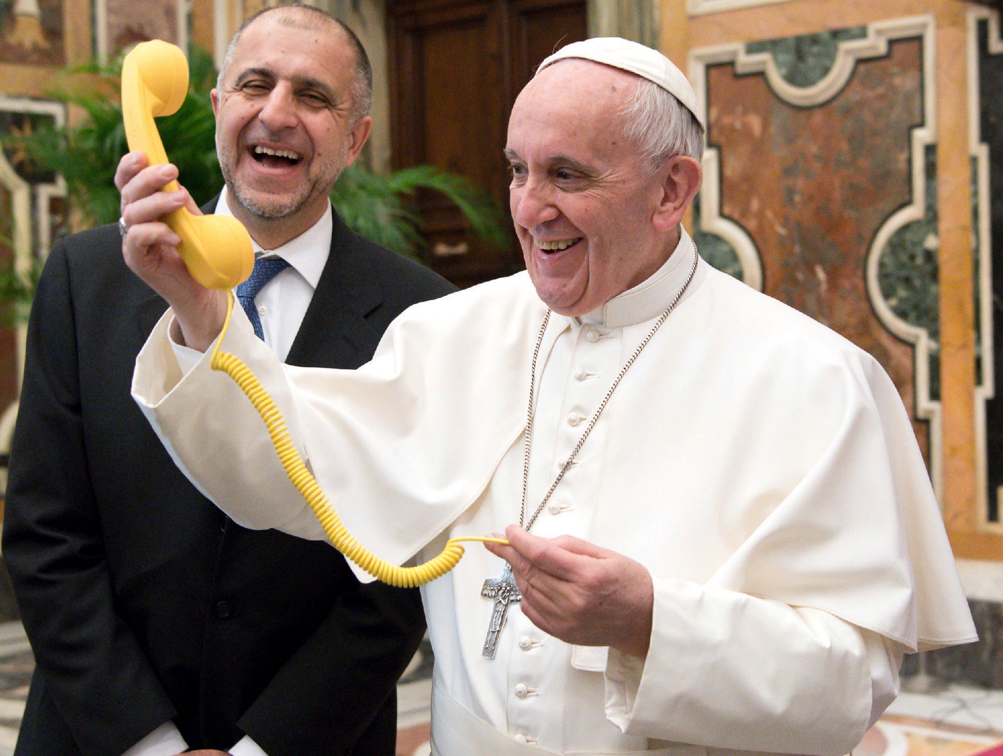 VATICANO-PAPA-CONMUTADOR-MONJAS