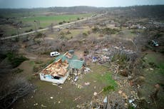 Tornados, incendios y polvo cegador azotan EEUU durante una gran tormenta con al menos 32 muertos