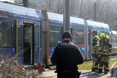 Atacante prende fuego a mujer en tranvía en Alemania
