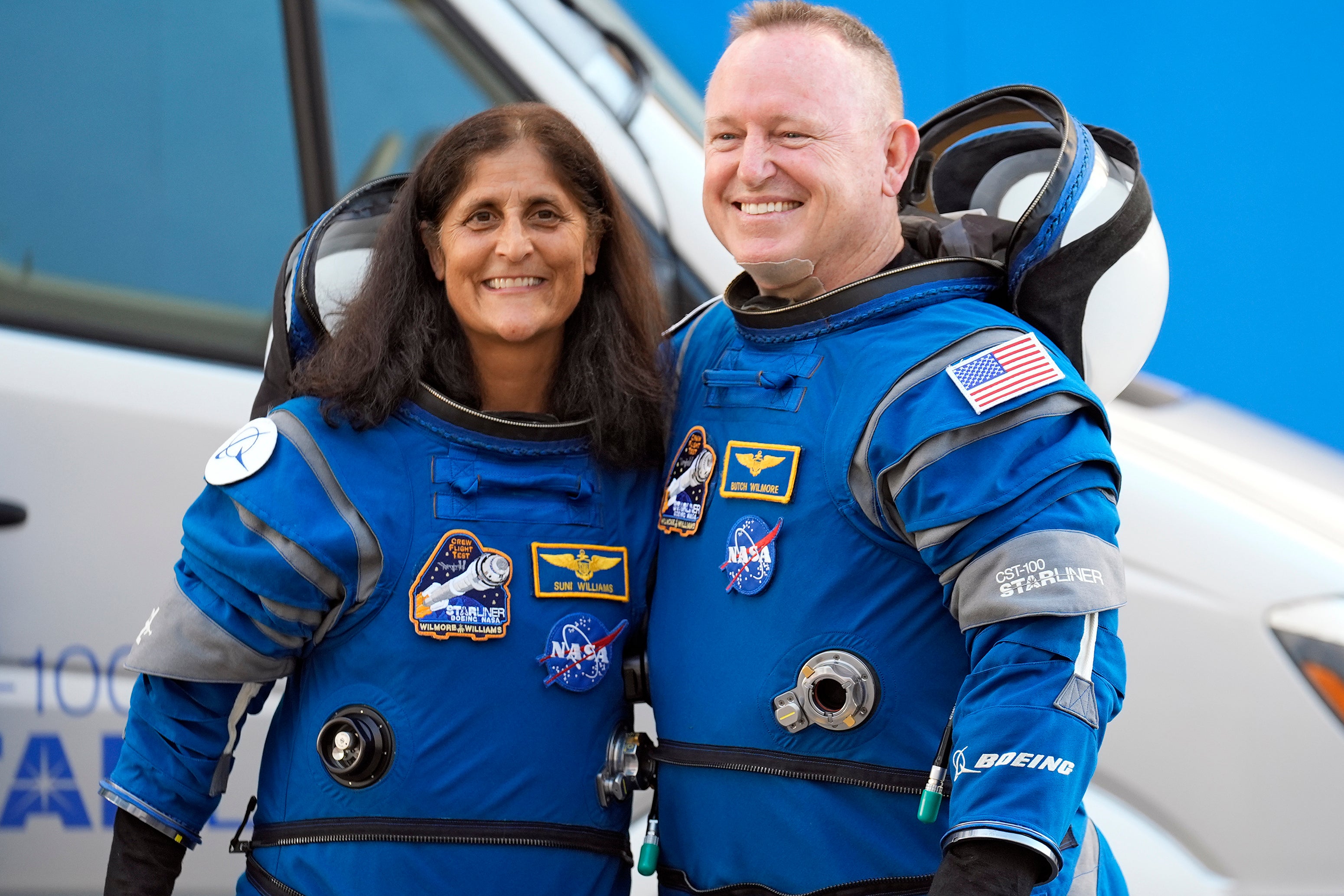 Los dos pilotos de prueba llegaron a la NASA a través de la Marina.