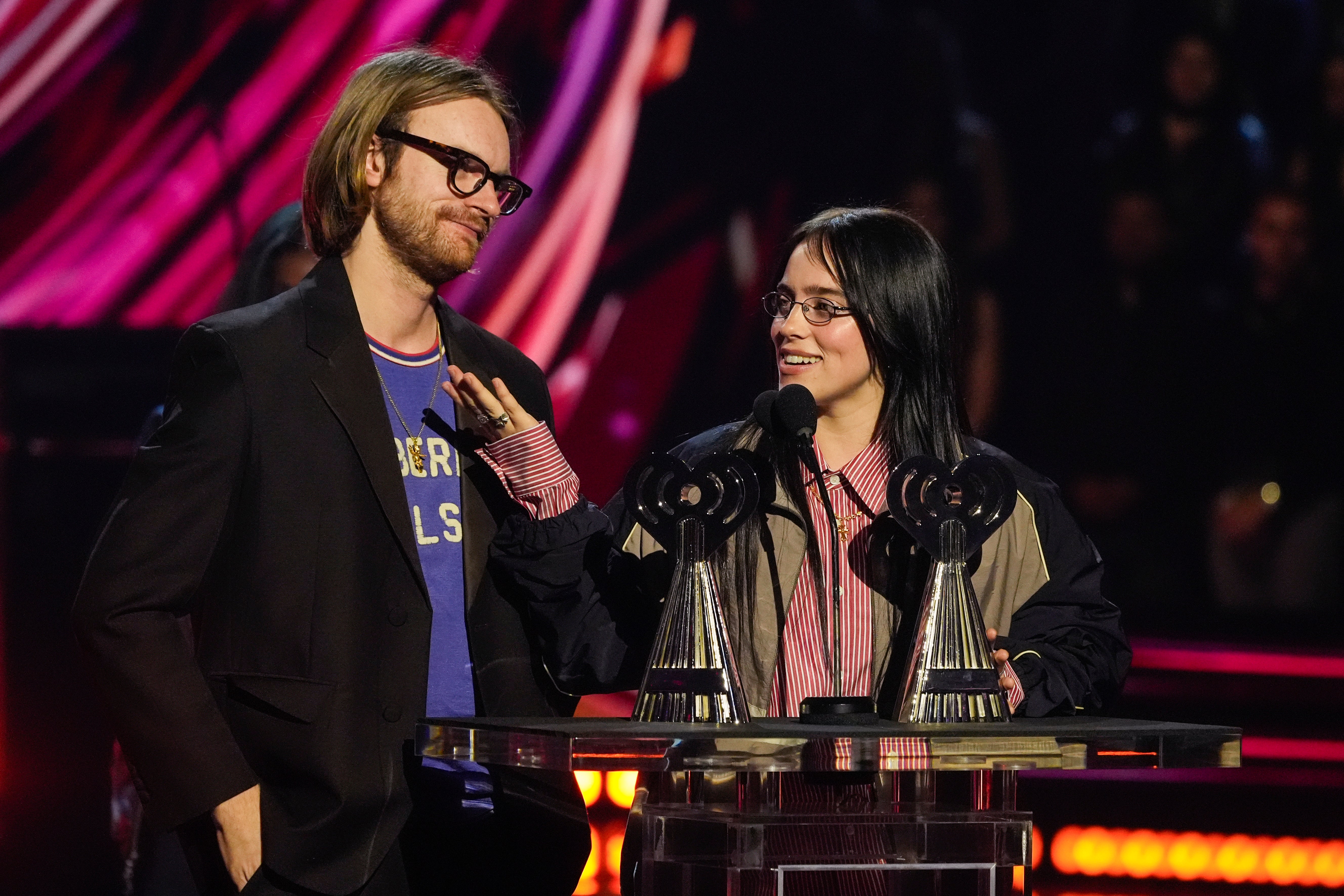 Billie Eilish escribe y produce su música junto a su hermano, Finneas O’Connell