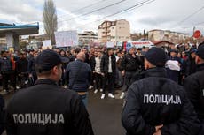 Macedonia del Norte pide calma tras muertes en incendio de club nocturno que provocan protestas