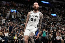 Mamukelashvili anota 34 puntos, siete triples y lleva a Spurs a vencer 120-105 a Knicks