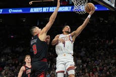 Booker encesta 20 puntos en el último cuarto y comanda a Suns a derrotar 127-121 a los Bulls