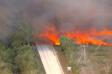 Incendio en Texas provoca evacuaciones mientras Arkansas y Florida también luchan contra el fuego