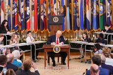 Trump firma decreto para “eliminar” el Departamento de Educación 