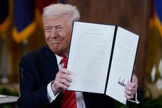 Trump firma orden ejecutiva en la que pide el desmantelamiento del Departamento de Educación