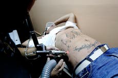 Venezolanos fueron identificados como pandilleros y deportados por tatuajes comunes, dicen abogados