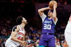 LaMelo Ball anota 25 puntos y Hornets vencen 115-98 a Knicks