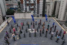 Más brasileños toman clases de spinning al aire libre en helipuertos