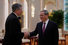 Primer ministro de China se reúne con senador pro-Trump