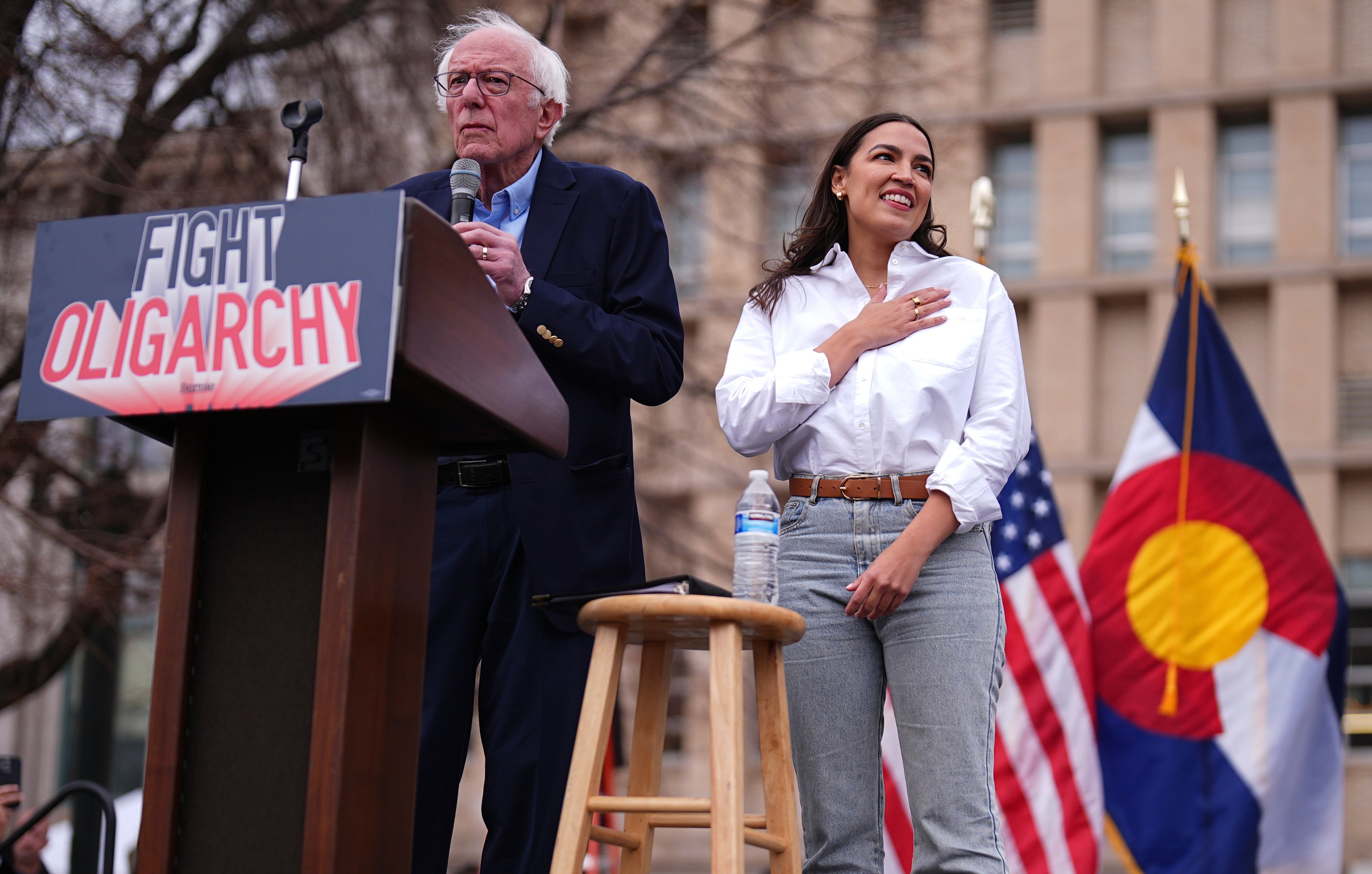 EEUU-SANDERS-AOC