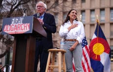 Alexandria Ocasio-Cortez busca ampliar su atractivo dentro de la base demócrata