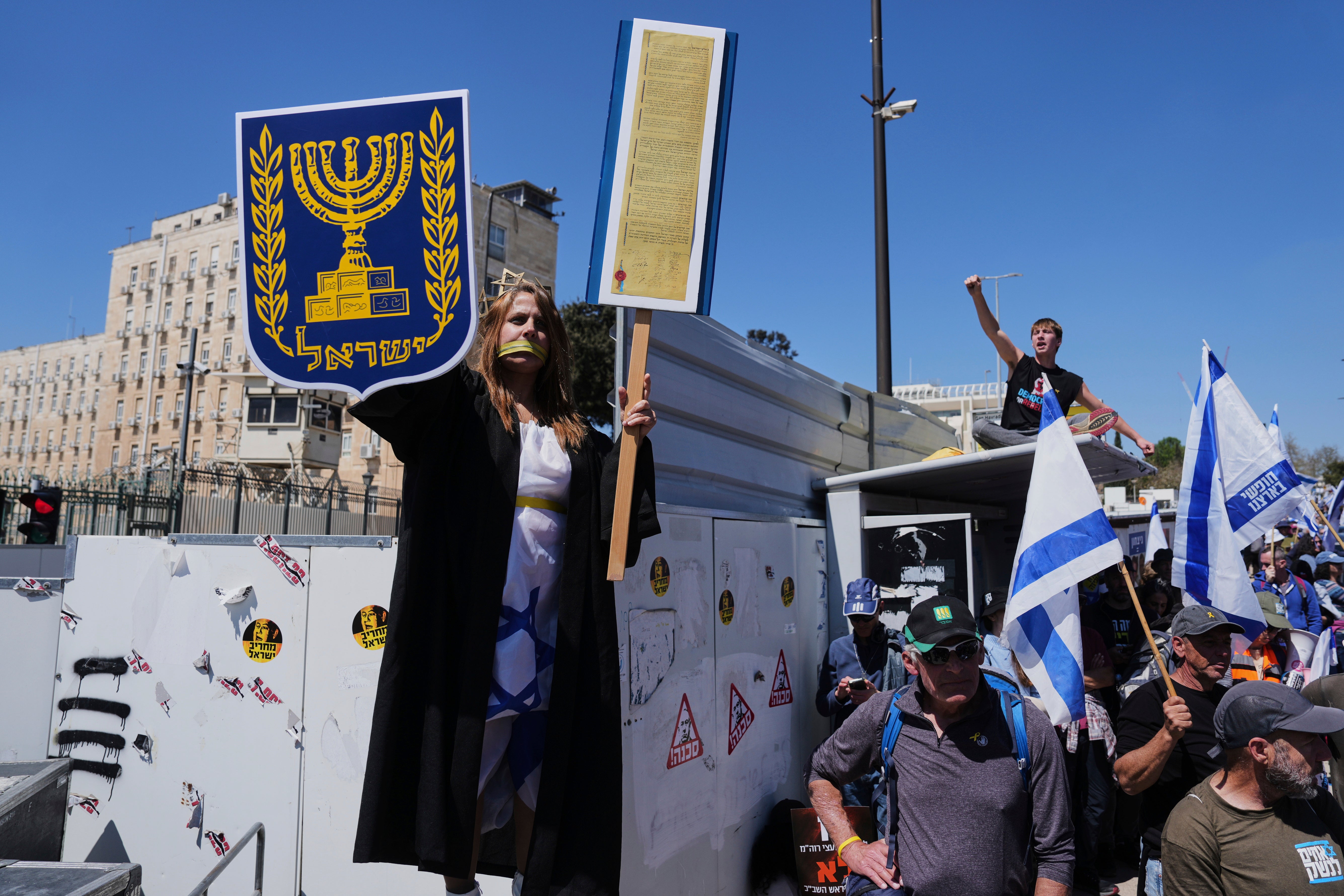 ISRAEL-FRICCIONES INTERNAS