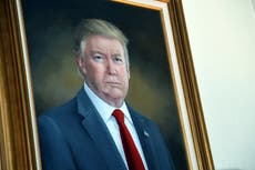 Retirarán retrato de Trump del Capitolio de Colorado que el mandatario dijo estaba "distorsionado"