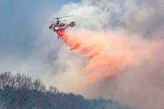 Bomberos surcoreanos avanzan en el control de incendios forestales en el sureste del país