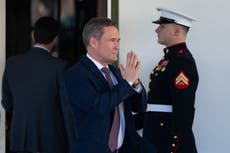 Trump descarta despidos por mensajes de Signal y reitera apoyo a su equipo de seguridad nacional