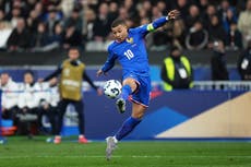 Mbappé se muestra impresionado al conocer su figura de cera en Madame Tussauds