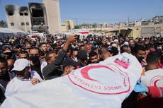 Tropas israelíes mataron a 15 médicos palestinos y los enterraron en una fosa común, dice la ONU
