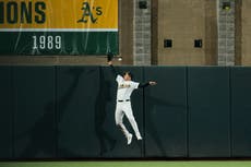 Kelly logra el ciclo y los Cachorros aplastan a los Atléticos en su primer juego en Sacramento