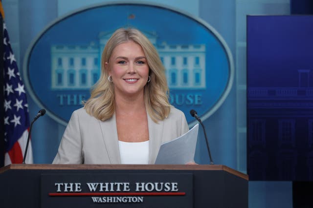 <p>La secretaria de Prensa de la Casa Blanca, Karoline Leavitt, durante una conferencia de prensa en Washington D. C. el 1 de abril</p>