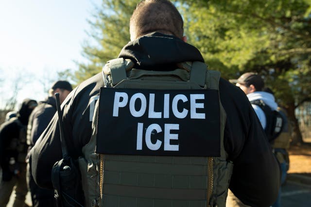 <p>Una familia de Oklahoma queda traumatizada tras ser allanada por agentes del ICE </p>
