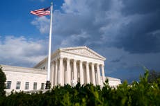 Corte Suprema mantiene en suspenso restricciones de Trump sobre ciudadanía por nacimiento