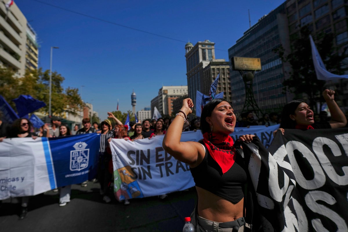 Miles de trabajadores exigen condiciones laborales dignas en Chile