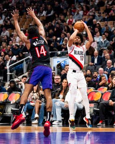 Sharpe anota 36 puntos y Trail Blazers mantienen viva la esperanza con triunfo 112-103 sobre Raptors