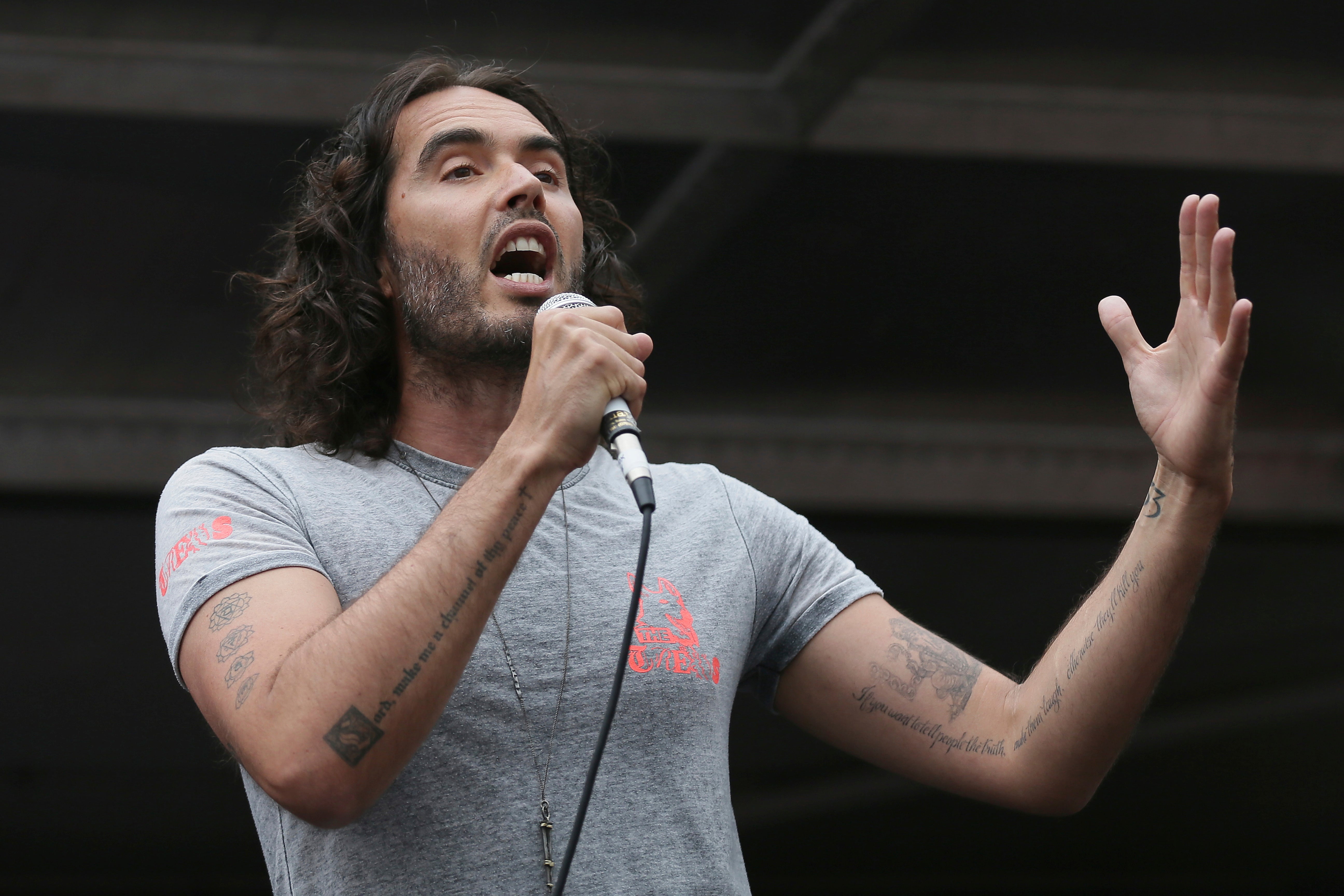 VIOLENCIA SEXUAL- RUSSELL BRAND