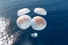 Cuatro turistas espaciales regresan a la Tierra tras un vuelo privado sobre los polos