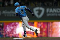 Turang conecta jonrón de 2 carreras y Cerveceros superan 3-2 a Rojos para emparejar su foja