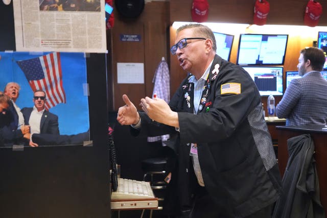 <p>Este lunes, los mercados financieros experimentaron una alta volatilidad tras la circulación de reportes falsos respecto a posibles cambios en la política arancelaria del presidente Donald Trump</p>