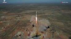 Tres astronautas de EEUU y Rusia parten hacia la Estación Espacial Internacional