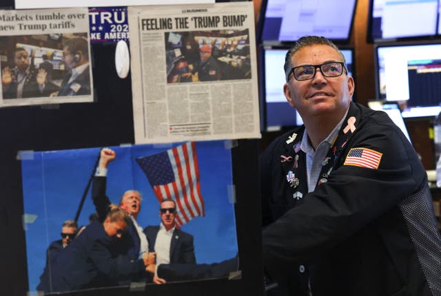 <p>Los mercados estadounidenses registraron enormes ganancias después de que el presidente Donald Trump anunciara que iba a pausar el cobro de impuestos</p>