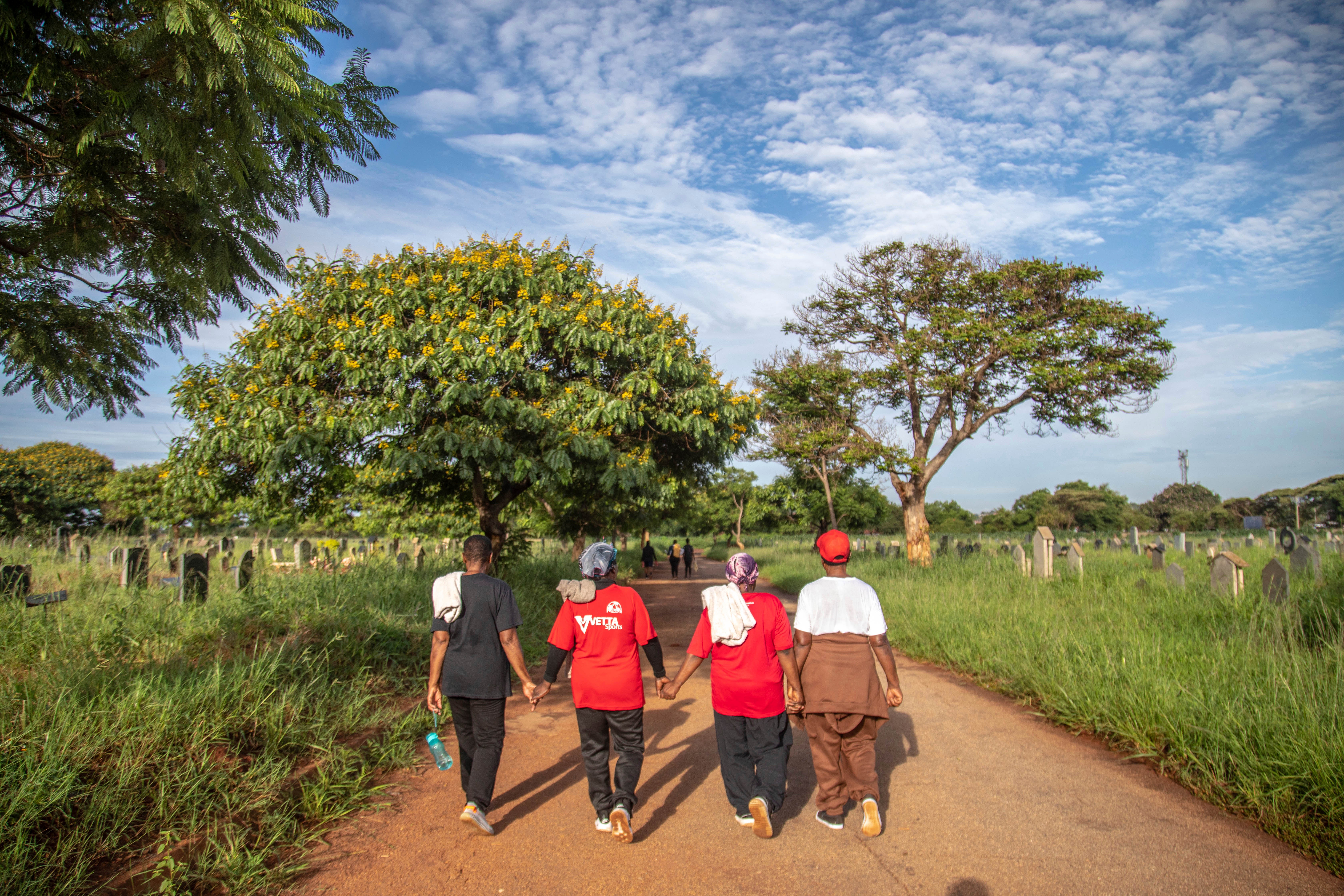 ZIMBABUE-CEMENTERIO-EJERCICIO