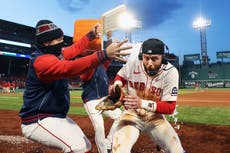 Medias Rojas aprovechan errores de Toronto, remontan y ganan 4-3 en 10 innings